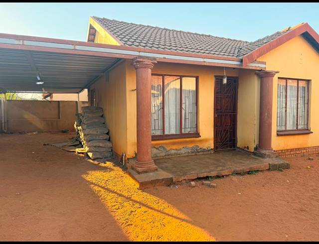 3 BEDROOM HOUSE FOR SALE IN TLHABANE WEST